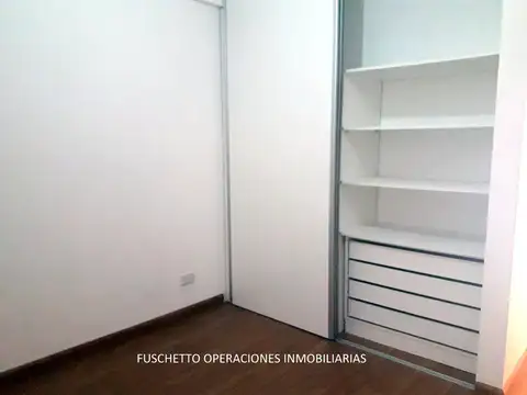 Departamento 2 ambientes en Alquiler con Balcón y Cochera