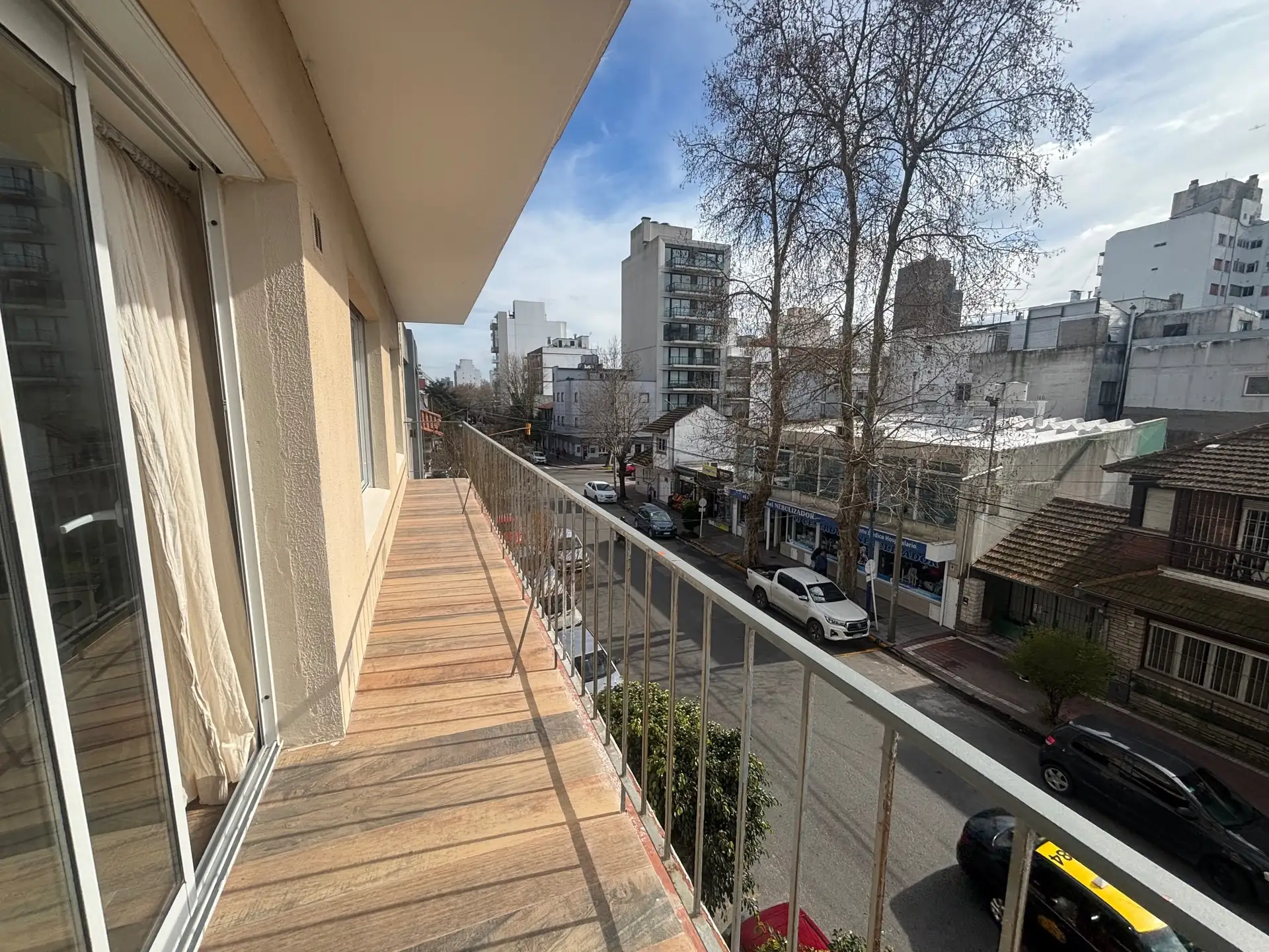 Venta Departamento 4 ambeintes con Balcón y Cochera. Zona Plaza Mitre