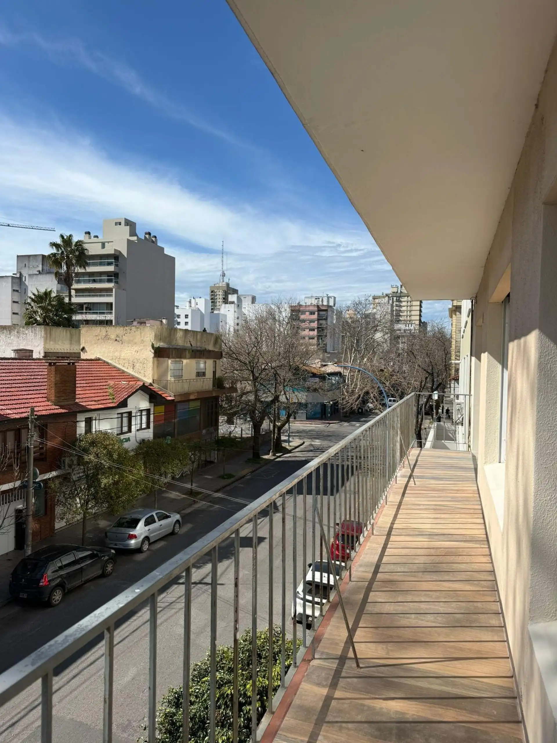 Venta Departamento 4 ambeintes con Balcón y Cochera. Zona Plaza Mitre
