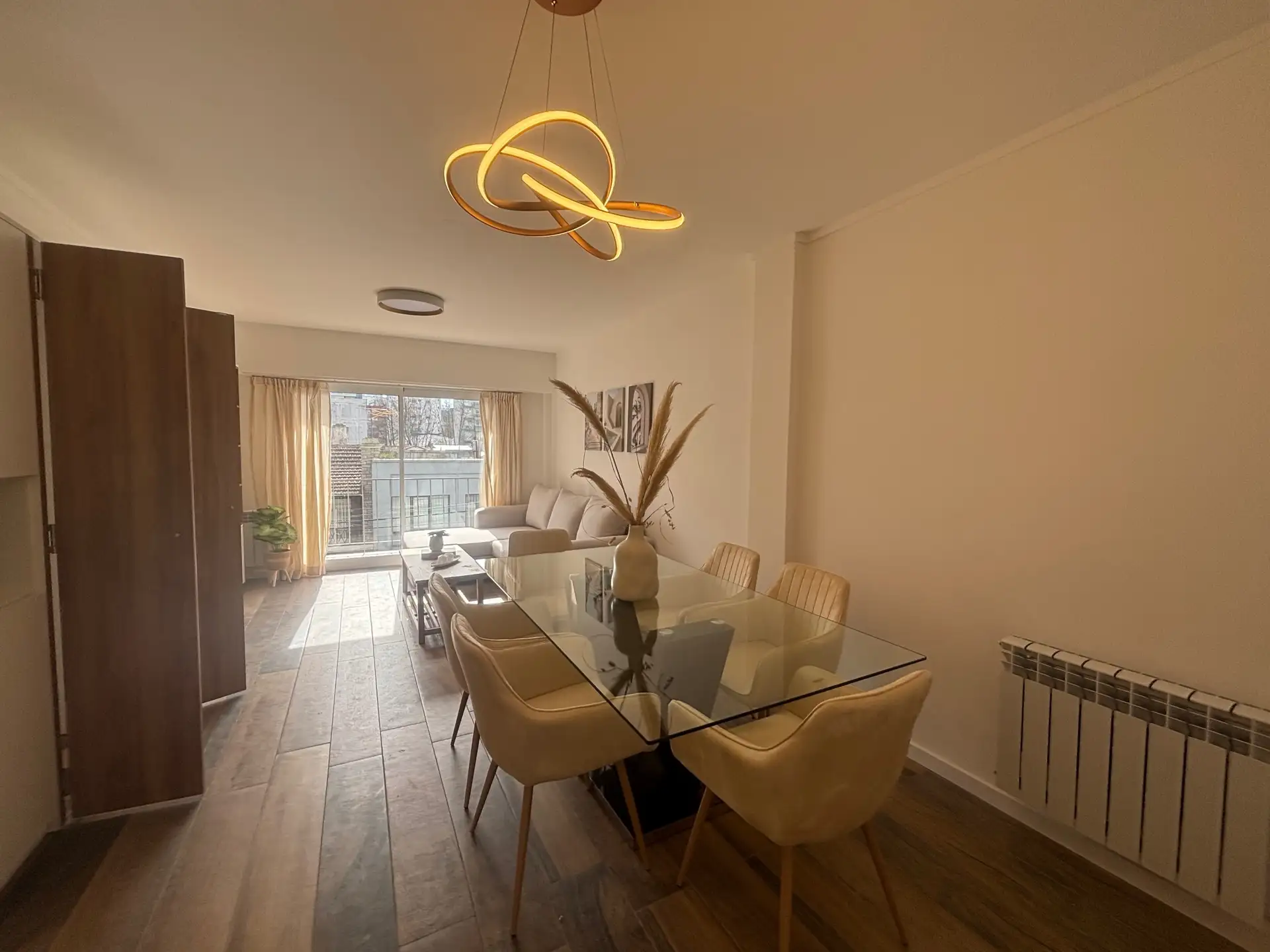 Venta Departamento 4 ambeintes con Balcón y Cochera. Zona Plaza Mitre