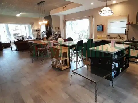 Casa en Alquiler Temporal con 2 cocheras