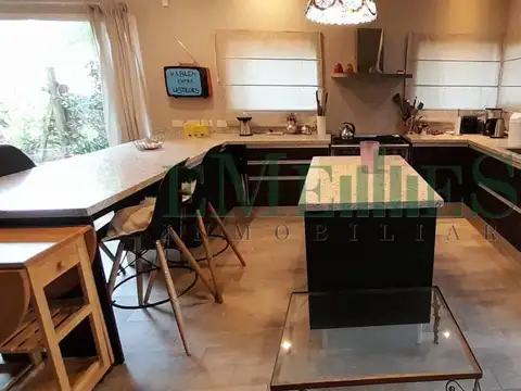 Casa 6 ambientes con 3 baños