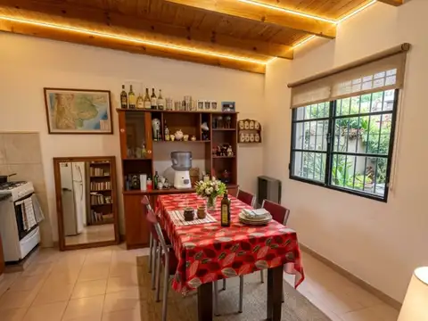 Casa 6 ambientes con 2 baños