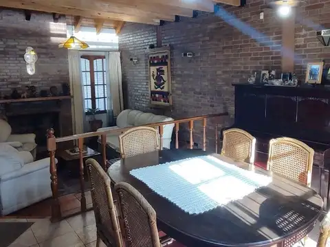 Casa 5 ambientes con 2 baños
