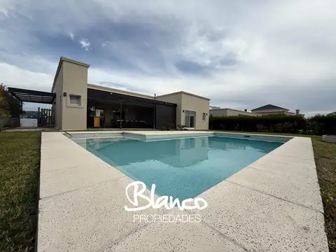 Casa en Alquiler Temporal en Country Club Manuel Belgrano, USD 3.700