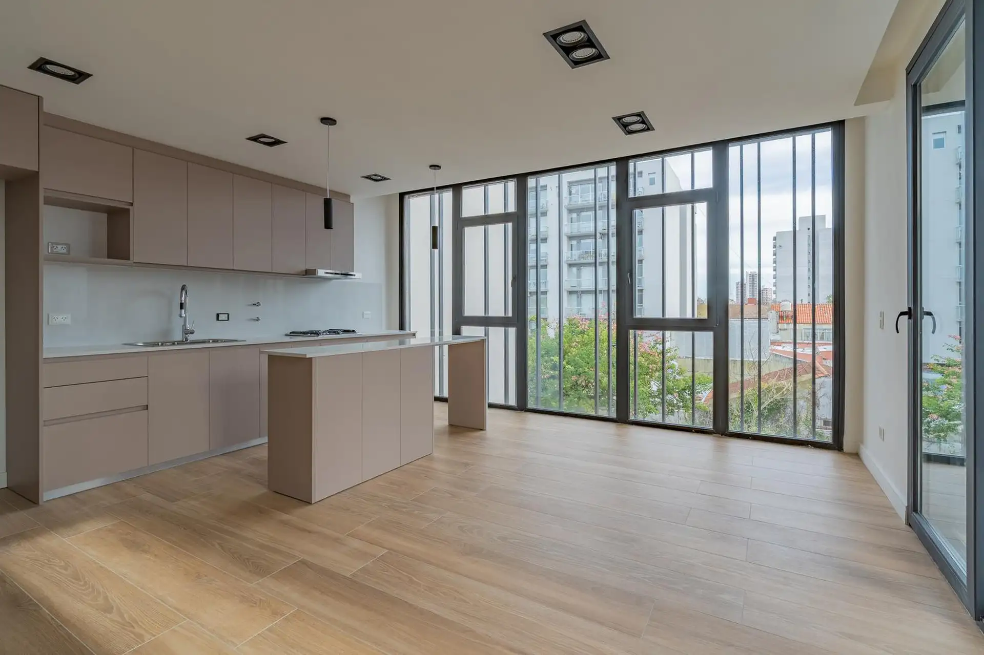 Semipiso en venta de 3 ambientes con cochera y baulera en Chauvin