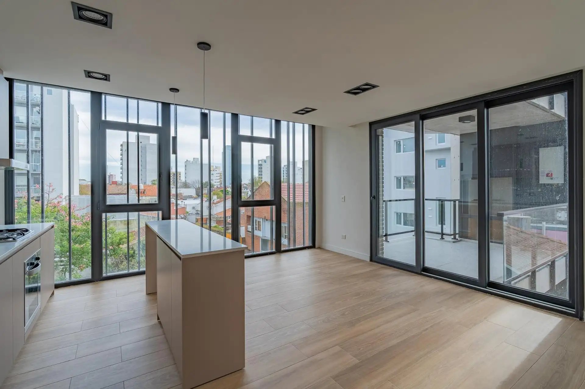 Semipiso en venta de 3 ambientes con cochera y baulera en Chauvin