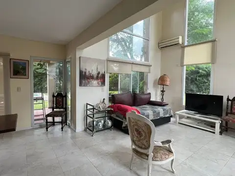 Casa 5 ambientes con 3 baños