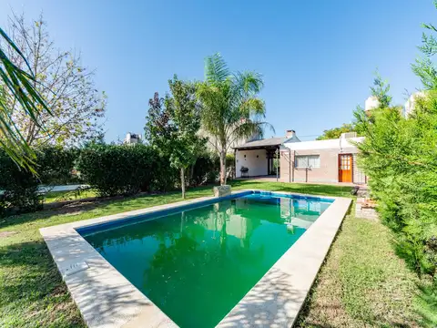 Casa en Venta con 2 cocheras