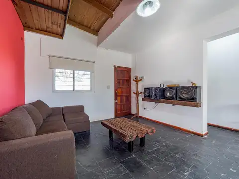 Casa 2 ambientes con 1 baño