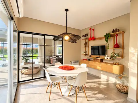 Casa en Venta con 4 cocheras