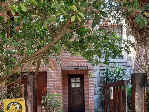 Casa en Alquiler Temporal en Barrio Bosque Peralta Ramos, USD 900