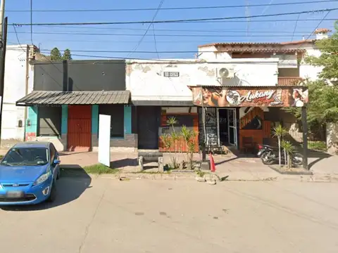 VENTA - Casa a refaccionar centrica terreno amplio