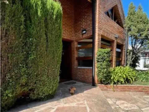 Venta Chalet 4 amb. Barrio San Carlos