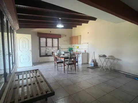 Casa 2 ambientes con 1 baño