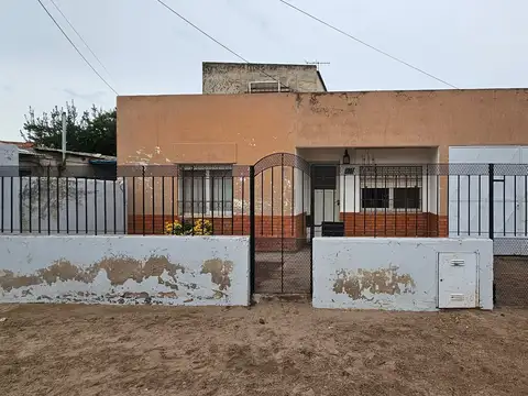 Casa en venta c/ cochera en Punta Alta