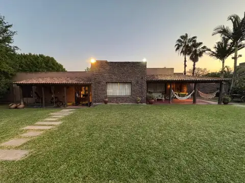 Casa en Venta con 4 cocheras