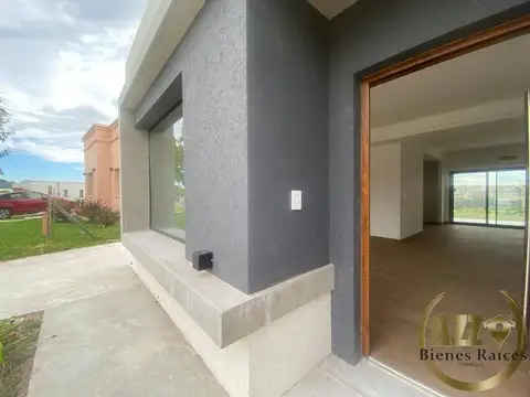 Barrio Santa, Pilar del Este 100