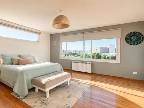 Casa 5 ambientes con 2 baños