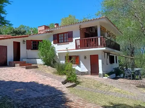 CASA EN VENTA con Depto en Villa General Belgrano