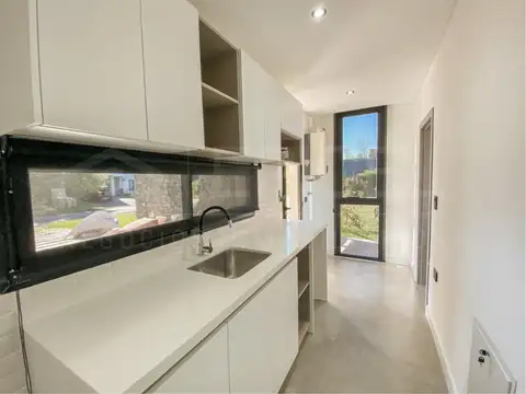 Casa en Alquiler en Los Naranjos, USD 3.000
