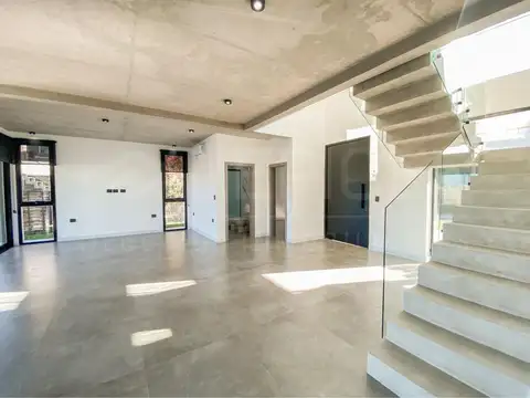 Casa 5 ambientes con 4 baños