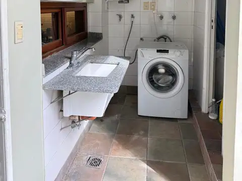 Casa 7 ambientes con 3 baños