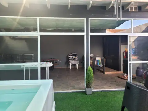 Casa tres dormitorios - La Plata San Carlos