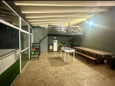 Casa 5 ambientes con 2 baños