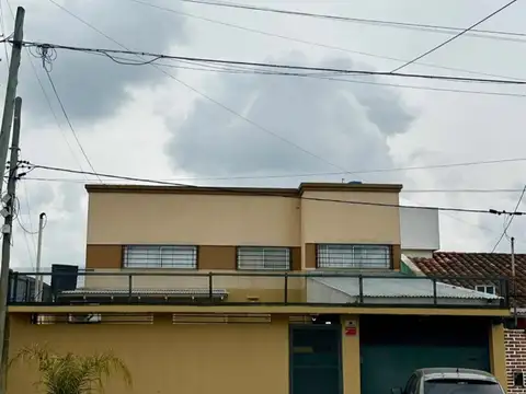 Casa tres dormitorios - La Plata San Carlos