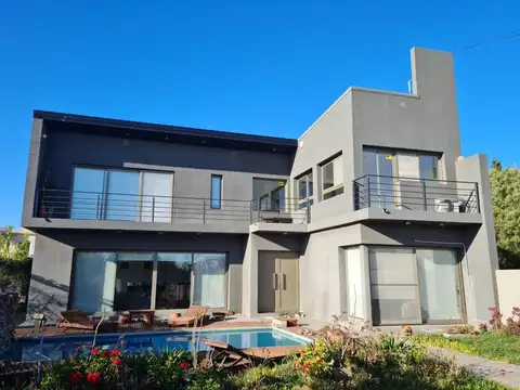 VENTA CASA DE CATEGORÍA EN ESPERANZA