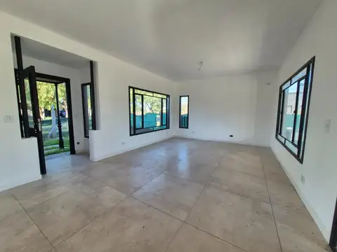 Casa en Venta en Pilar del Este - San Ramon, USD 170.000
