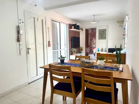 Casa de pasillo con patio a la venta en Pichincha.