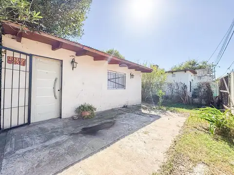 Casa en venta 1 dormitorio en Roldán a reciclar