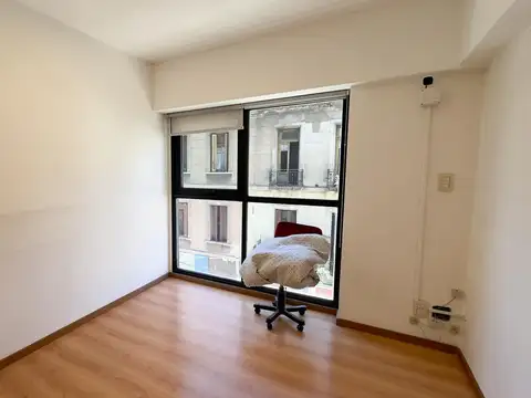 | Venta |  oficina | Sala de reuniones | 3 despachos | 3 baños | cocina |