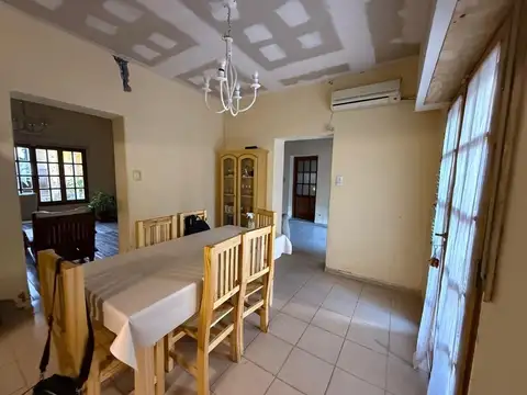 Casa 5 ambientes con 2 baños