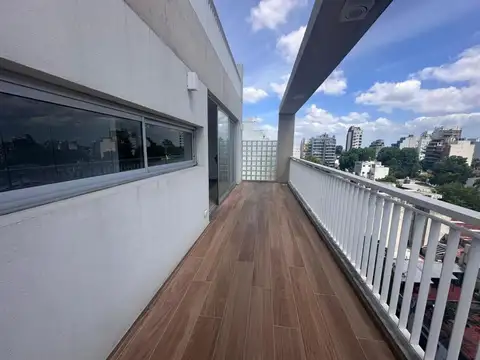 Venta  Piso 3 Amb + Escritorio o Vestidor Flores