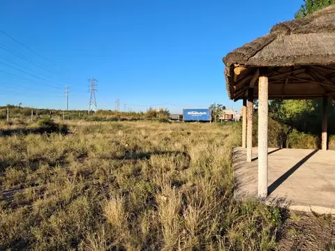 VENTA DE TERRENO CON QUINCHO- LAS COMPUERTAS