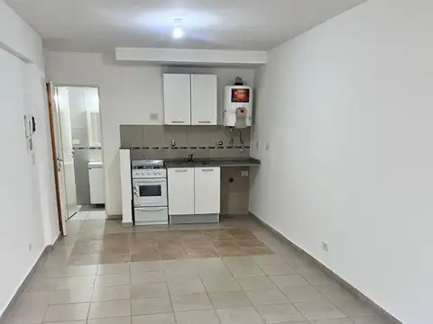 Monoambiente con balcón en centro de Rosario