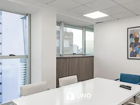 Entre Rios y Santa Fe - Oficina. Cochera disponible.