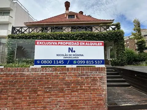 Casa de gran tamaño ubicada a pasos del Mar