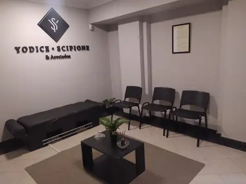 ALQUILER OFICINA AMPLIA- IDEAL ESTUDIOS Y EMPRESAS