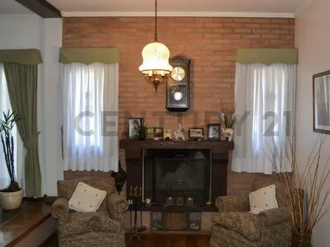 Casa 5 ambientes con 2 baños