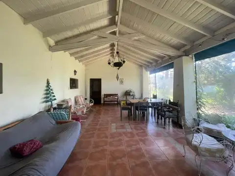 Casa de 3 ambientes con pileta y quincho en Castelar Norte