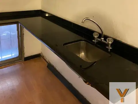 Oficina 5 ambientes con 1 baño