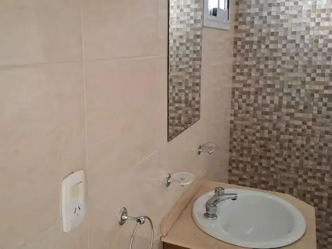 Depto de 2 dorm, cochera. Zona Ex Policlinico. Impecable