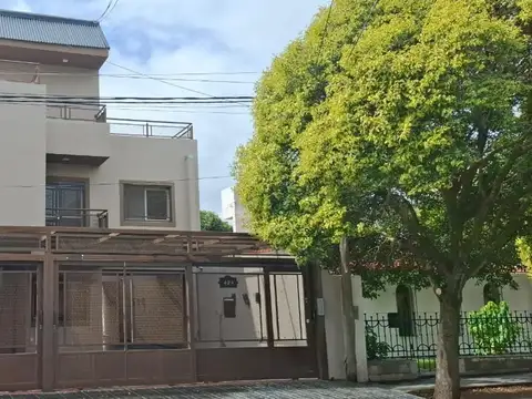 Depto de 2 dorm, cochera. Zona Ex Policlinico. Impecable