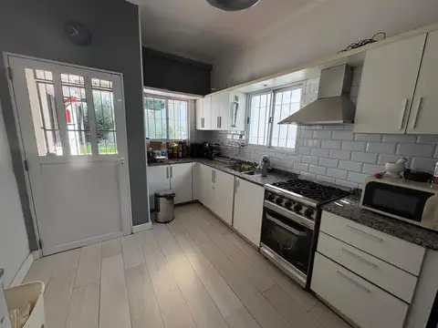 Casa 3 ambientes con 2 baños