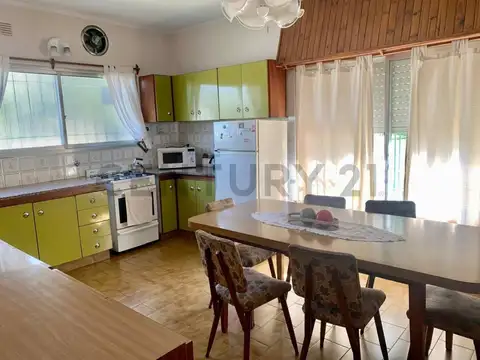 Casa de 4 Dormitorios con pileta en Villa Elisa, La Plata