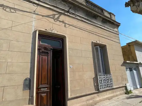 Casa antigua buen estado y excelente ubicación